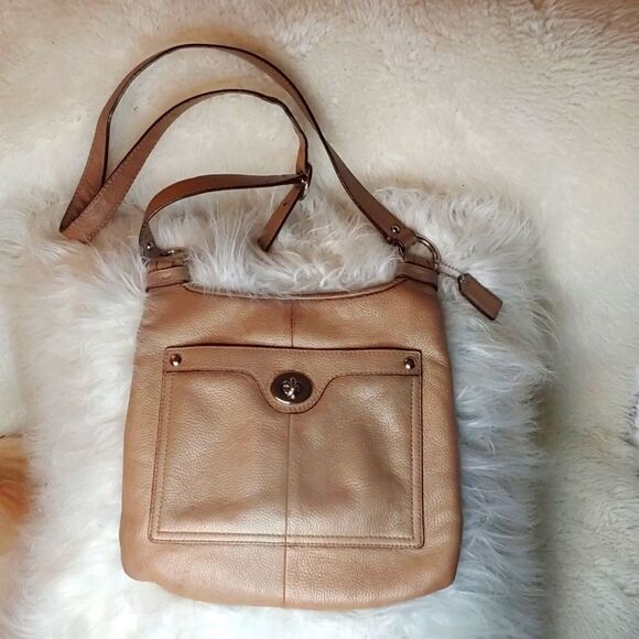 Coach purse authentic   - Picture 1 of 10